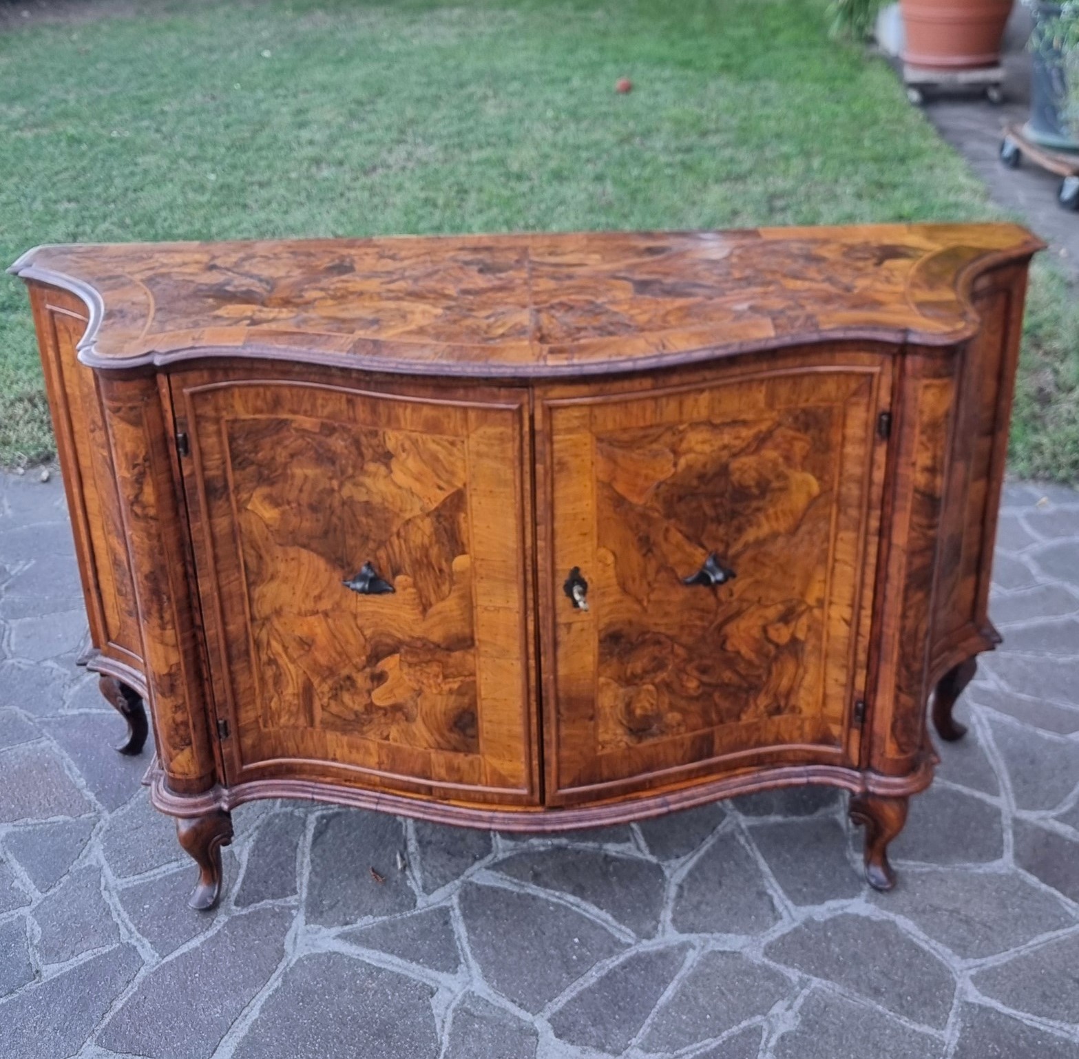 credenza in radica di noce